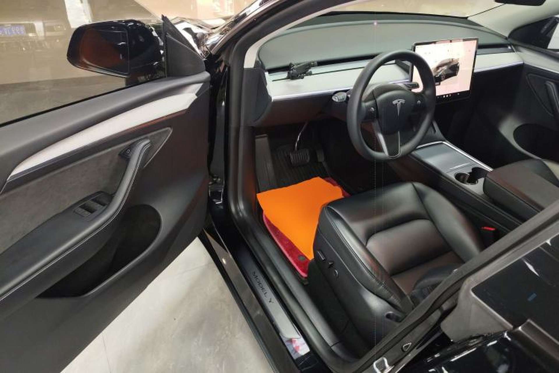 Used Tesla Model Y 2023 Rear-Wheel-Drive Version Interior 3