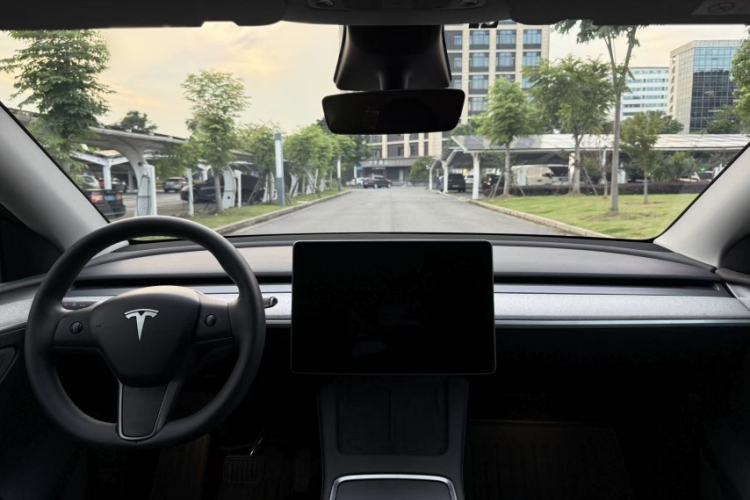 Used Tesla Model Y 2023 Rear-Wheel-Drive Version Interior 3