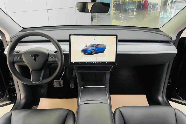 Used Tesla Model Y 2023 Rear-Wheel-Drive Version Interior 3