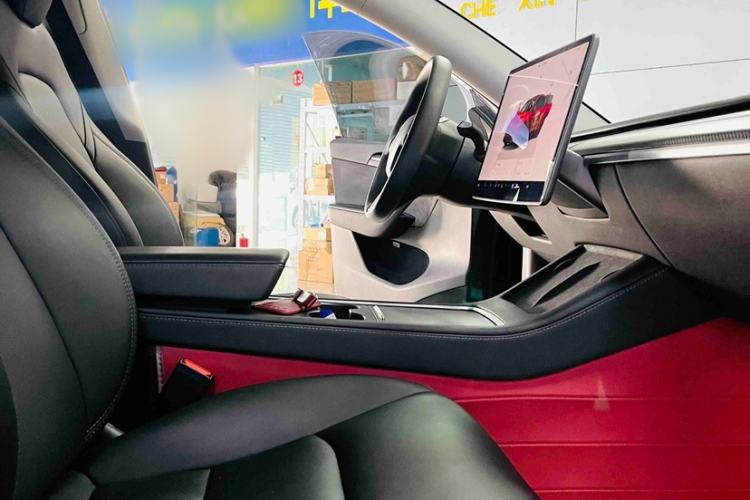 Used Tesla Model Y 2023 Long-Range All-Wheel-Drive Version Interior 3