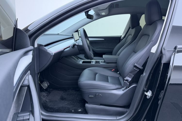 Used Tesla Model Y 2023 Rear-Wheel-Drive Version Interior 3