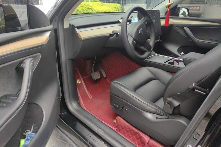 Used Tesla Model Y 2023 Rear-Wheel-Drive Version Interior 3
