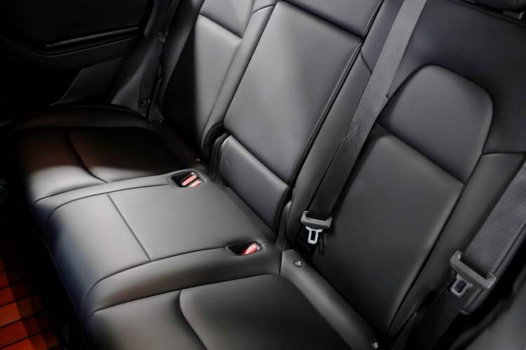 Used Tesla Model Y 2023 Long-Range All-Wheel-Drive Version Interior 4