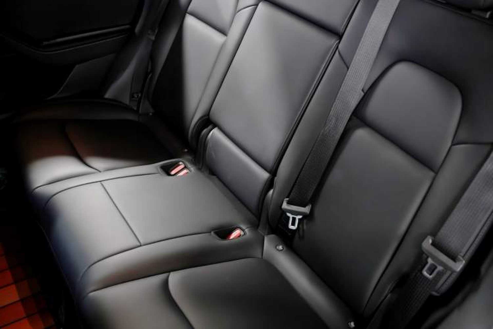Used Tesla Model Y 2023 Long-Range All-Wheel-Drive Version Interior 4