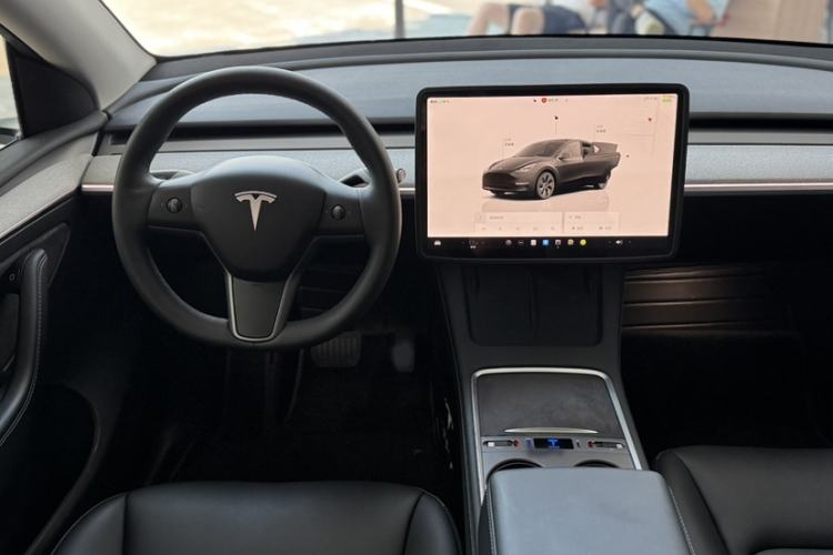 Used Tesla Model Y 2023 Long-Range All-Wheel-Drive Version Interior 4