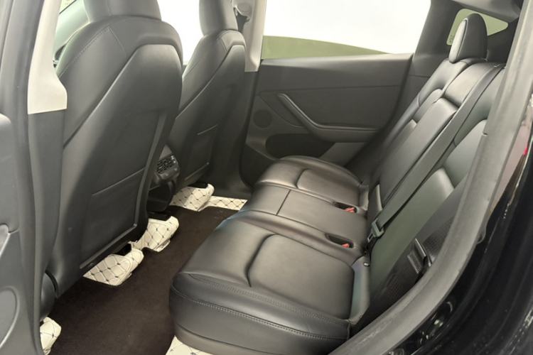 Used Tesla Model Y 2023 Rear-Wheel-Drive Version Interior 4