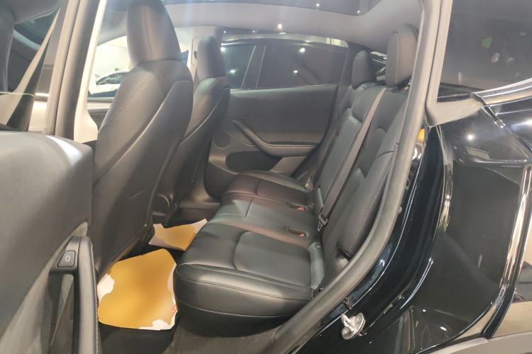 Used Tesla Model Y 2023 Long-Range All-Wheel-Drive Version Interior 4