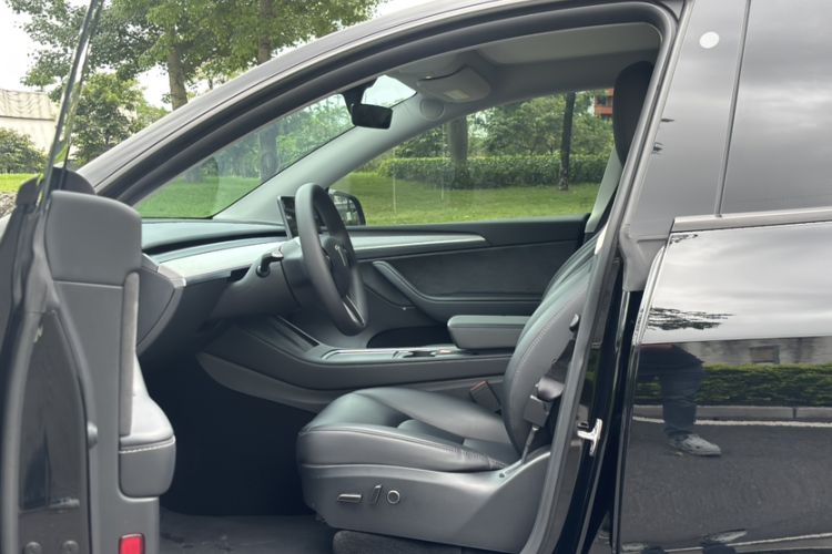 Used Tesla Model Y 2023 High-Performance All-Wheel-Drive Version Interior 4