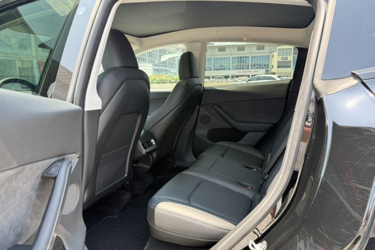Used Tesla Model Y 2023 Rear-Wheel-Drive Version Interior 4