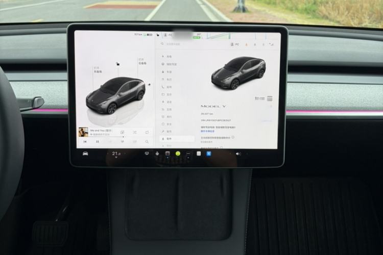 Used Tesla Model Y 2023 Rear-Wheel-Drive Version Interior 4