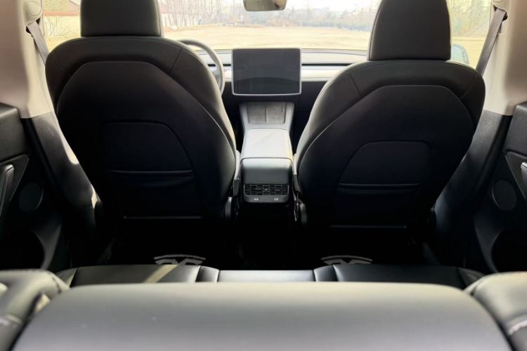 Used Tesla Model Y 2023 Rear-Wheel-Drive Version Interior 4
