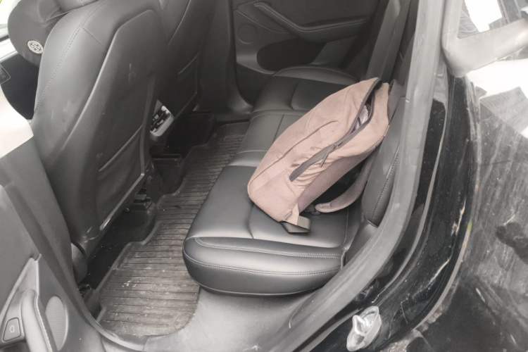 Used Tesla Model Y 2023 Rear-Wheel-Drive Version Interior 4