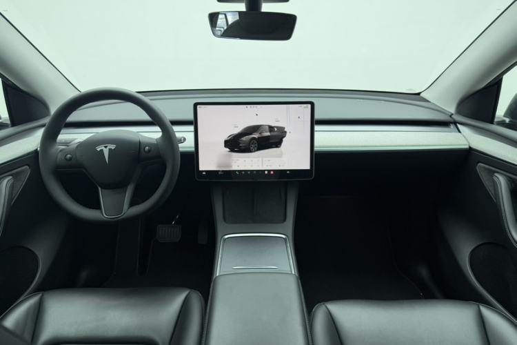 Used Tesla Model Y 2023 Rear-Wheel-Drive Version Interior 4