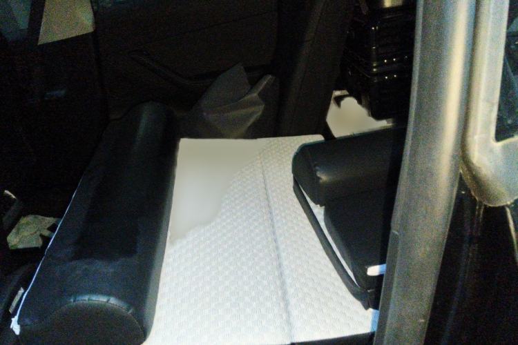 Used Tesla Model Y 2023 Long-Range All-Wheel-Drive Version Interior 4