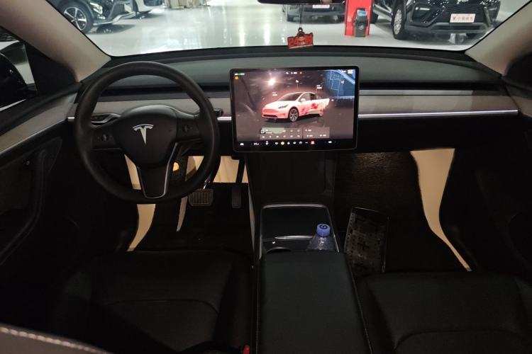 Used Tesla Model Y 2023 Rear-Wheel-Drive Version Interior 4