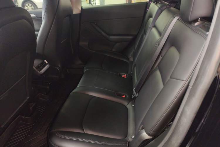 Used Tesla Model Y 2023 Rear-Wheel-Drive Version Interior 4