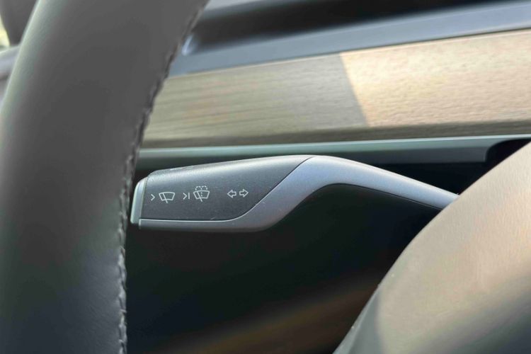 Used Tesla Model Y 2023 Long-Range All-Wheel-Drive Version Interior 4