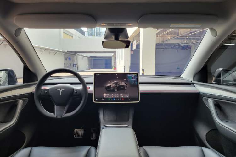 Used Tesla Model Y 2023 Rear-Wheel-Drive Version Interior 4