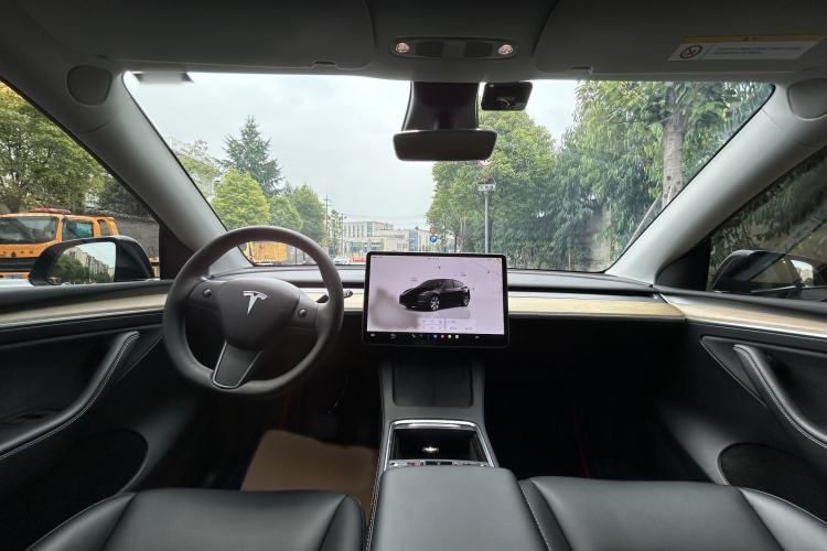 Used Tesla Model Y 2023 Long-Range All-Wheel-Drive Version Interior 4