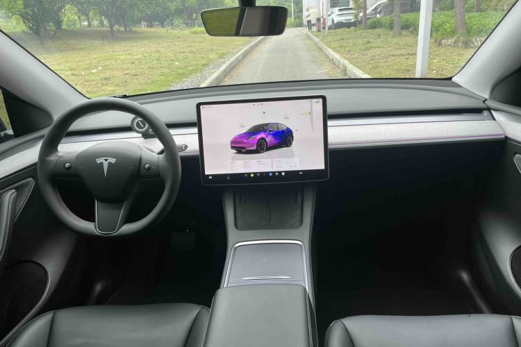 Used Tesla Model Y 2023 Rear-Wheel-Drive Version Interior 4