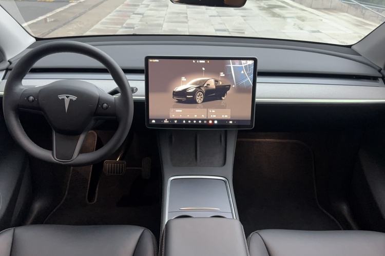 Used Tesla Model Y 2023 Rear-Wheel-Drive Version Interior 4