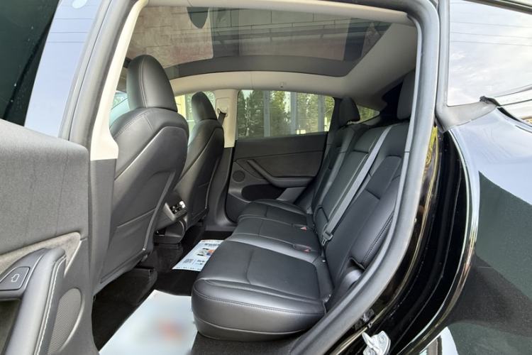 Used Tesla Model Y 2023 Rear-Wheel-Drive Version Interior 4