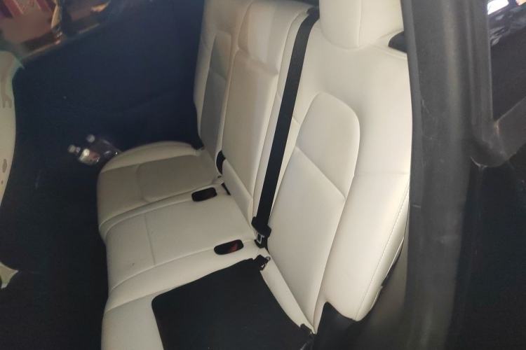 Used Tesla Model Y 2023 Rear-Wheel-Drive Version Interior 4