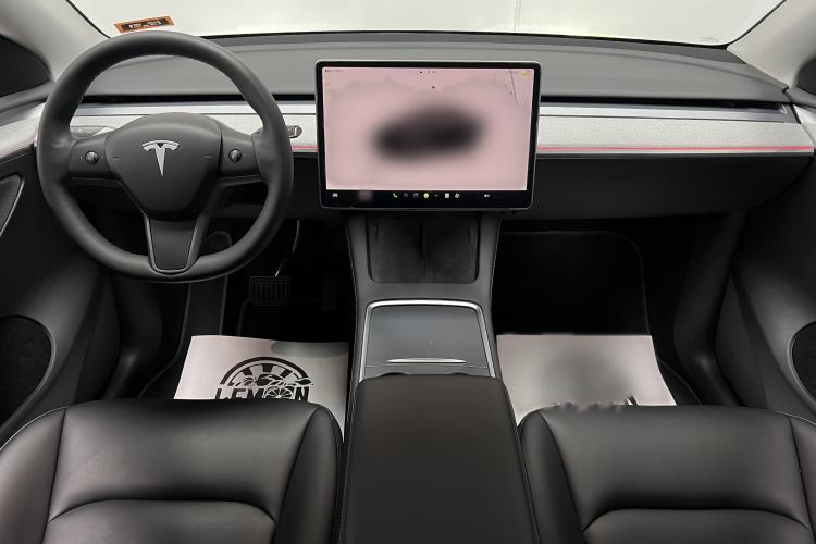Used Tesla Model Y 2023 Long-Range All-Wheel-Drive Version Interior 4