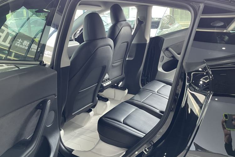 Used Tesla Model Y 2023 Rear-Wheel-Drive Version Interior 4