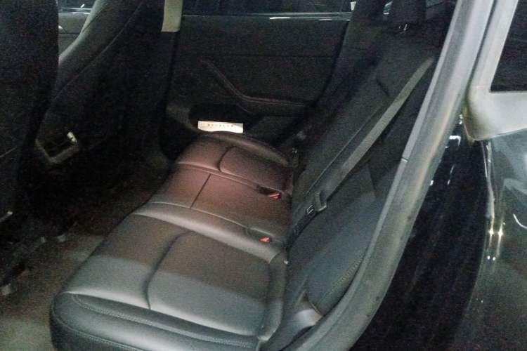Used Tesla Model Y 2023 Rear-Wheel-Drive Version Interior 4