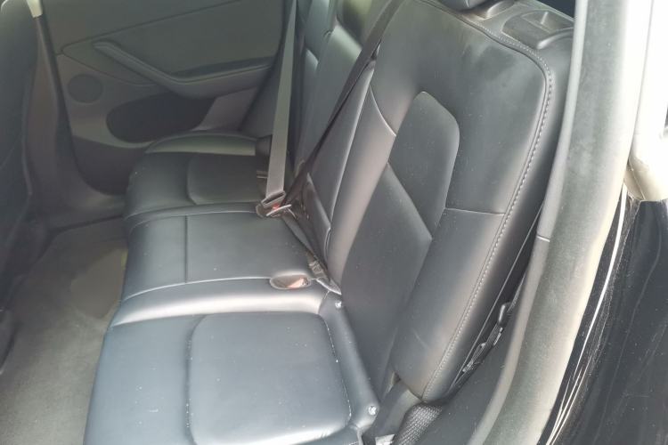 Used Tesla Model Y 2023 Rear-Wheel-Drive Version Interior 4