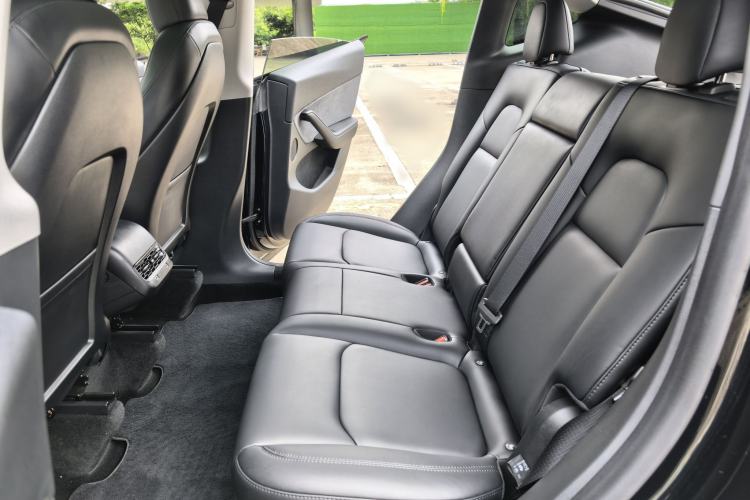 Used Tesla Model Y 2023 Rear-Wheel-Drive Version Interior 4