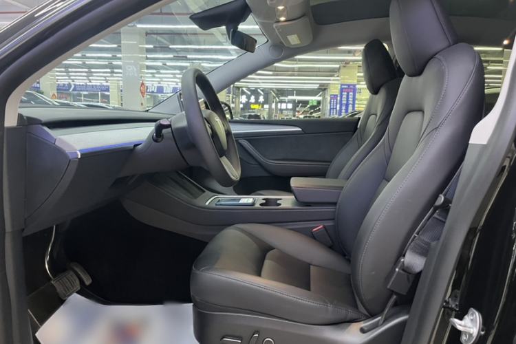 Used Tesla Model Y 2023 Rear-Wheel-Drive Version Interior 4