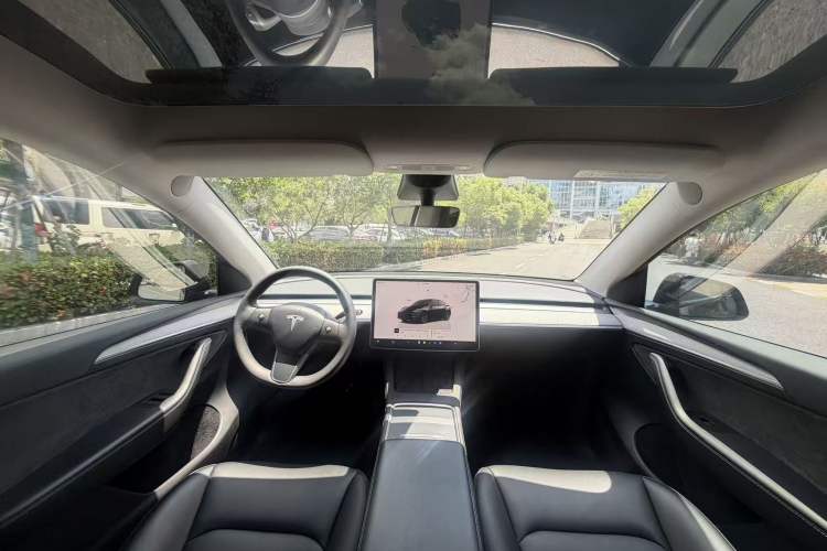 Used Tesla Model Y 2023 Rear-Wheel-Drive Version Interior 5