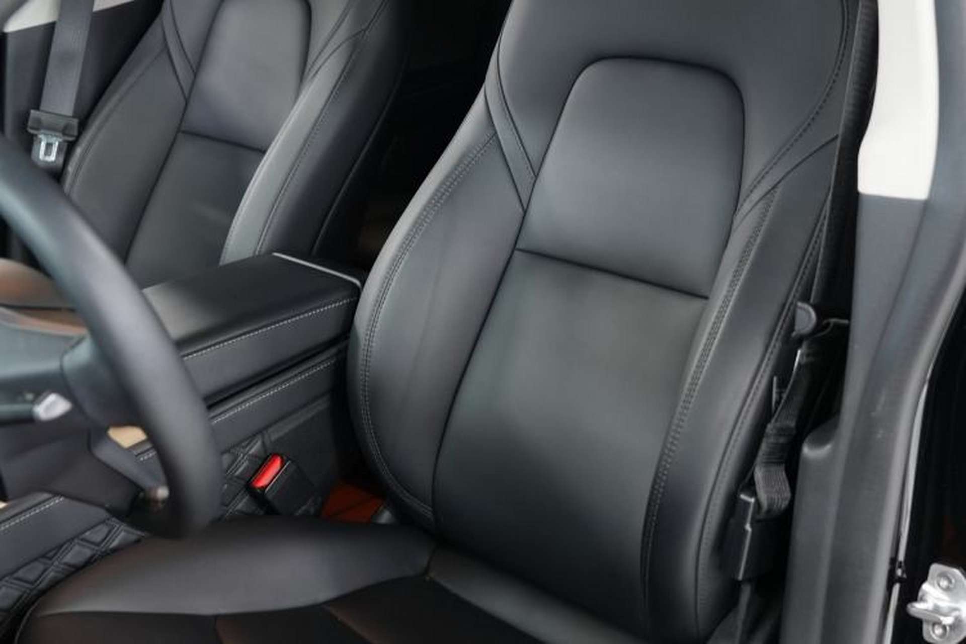 Used Tesla Model Y 2023 Long-Range All-Wheel-Drive Version Interior 5