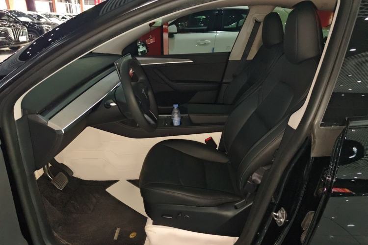 Used Tesla Model Y 2023 Rear-Wheel-Drive Version Interior 5
