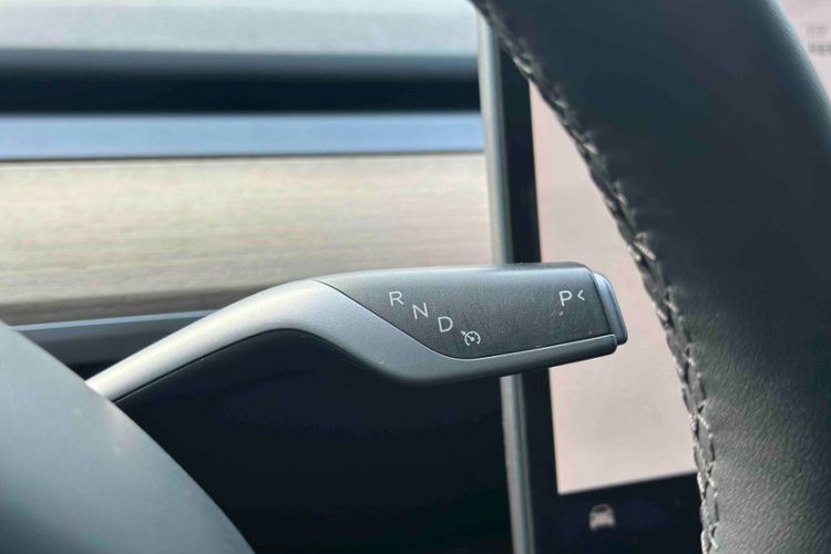 Used Tesla Model Y 2023 Long-Range All-Wheel-Drive Version Interior 5