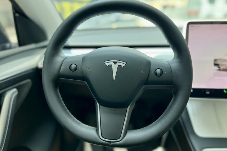 Used Tesla Model Y 2023 Rear-Wheel-Drive Version Interior 5