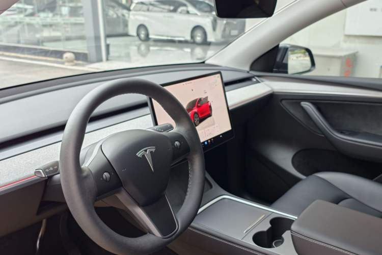 Used Tesla Model Y 2023 Rear-Wheel-Drive Version Interior 5
