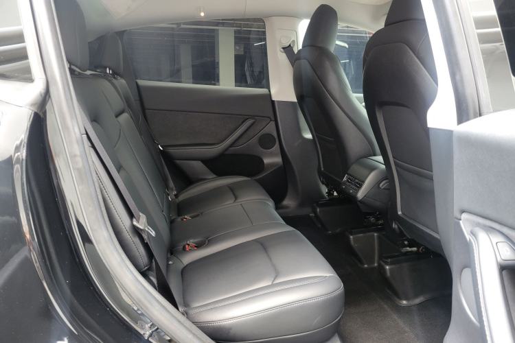 Used Tesla Model Y 2023 Rear-Wheel-Drive Version Interior 5