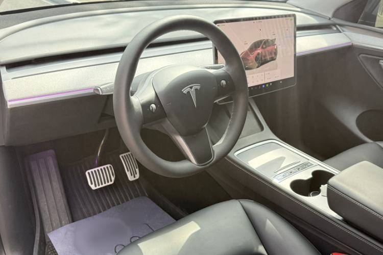 Used Tesla Model Y 2023 Rear-Wheel-Drive Version Interior 5