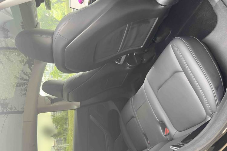 Used Tesla Model Y 2023 Rear-Wheel-Drive Version Interior 5