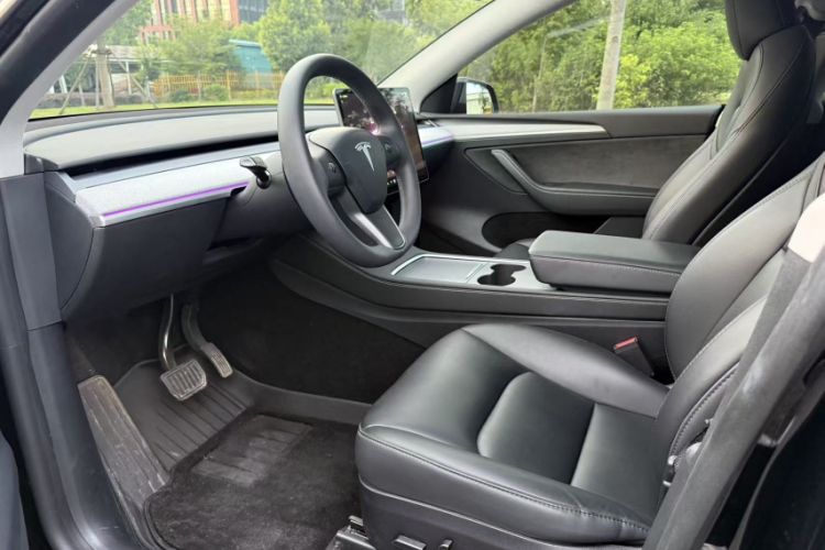 Used Tesla Model Y 2023 Rear-Wheel-Drive Version Interior 5