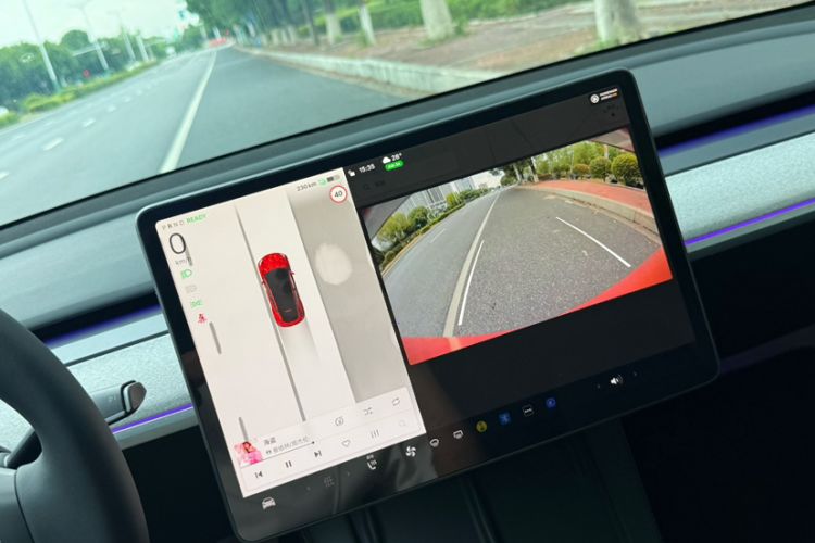 Used Tesla Model Y 2023 Rear-Wheel-Drive Version Interior 5