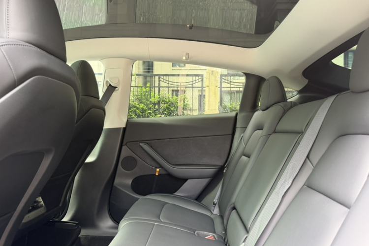 Used Tesla Model Y 2023 Rear-Wheel-Drive Version Interior 5