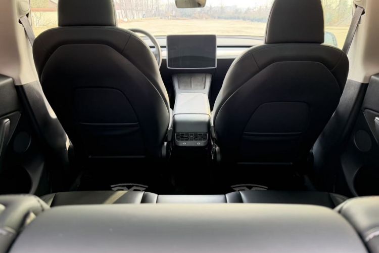 Used Tesla Model Y 2023 Rear-Wheel-Drive Version Interior 5