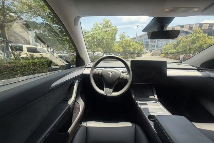 Used Tesla Model Y 2023 Rear-Wheel-Drive Version Interior 6