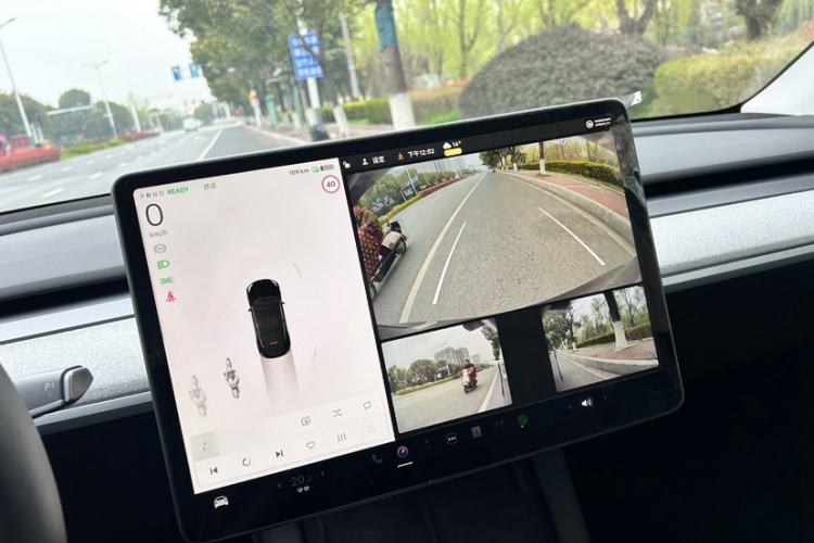 Used Tesla Model Y 2023 Long-Range All-Wheel-Drive Version Interior 6