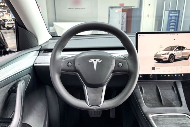 Used Tesla Model Y 2023 Rear-Wheel-Drive Version Interior 6