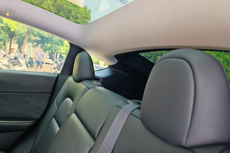 Used Tesla Model Y 2023 Rear-Wheel-Drive Version Interior 6